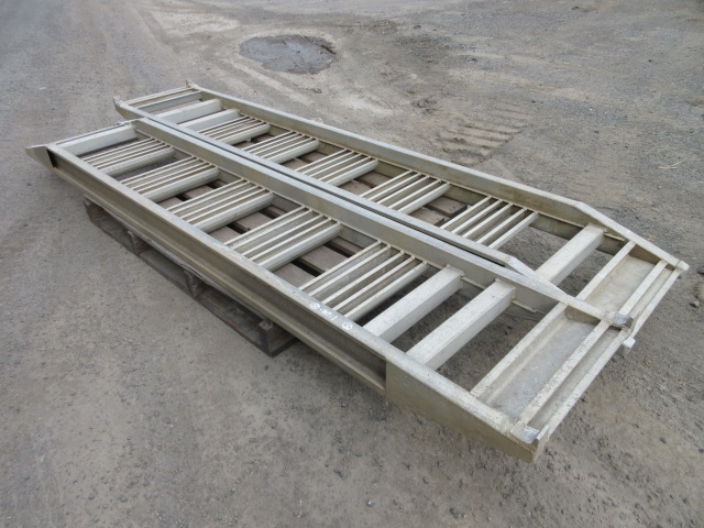 入札/中古建機を探す